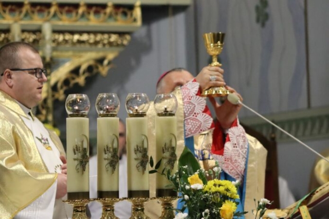 Wizytacja biskupa Leszka Leszkiewicza w parafii w Rzepienniku Biskupim 94