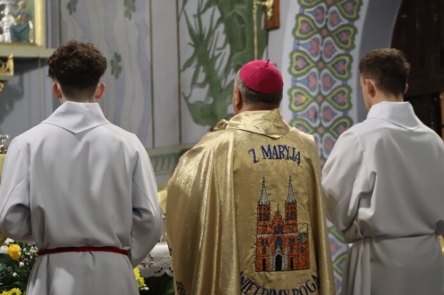 Wizytacja biskupa Leszka Leszkiewicza w parafii w Rzepienniku Biskupim 96